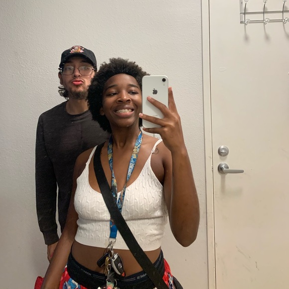 Meet your Posher, Cici - Picture 2 of 5